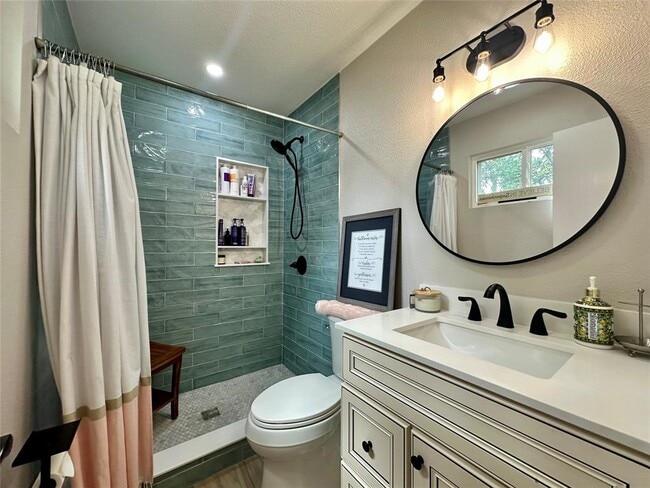 Building Photo - 2715 Alderwood Dr