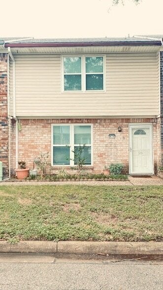 Building Photo - 1831 Sherwood Forest St
