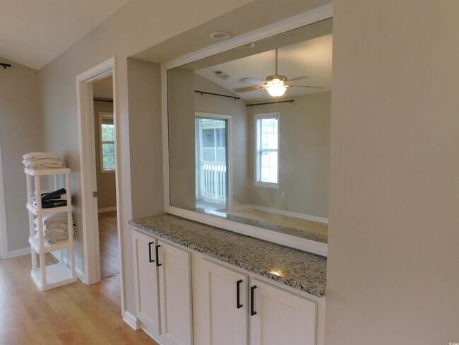 Building Photo - 517 White River Dr