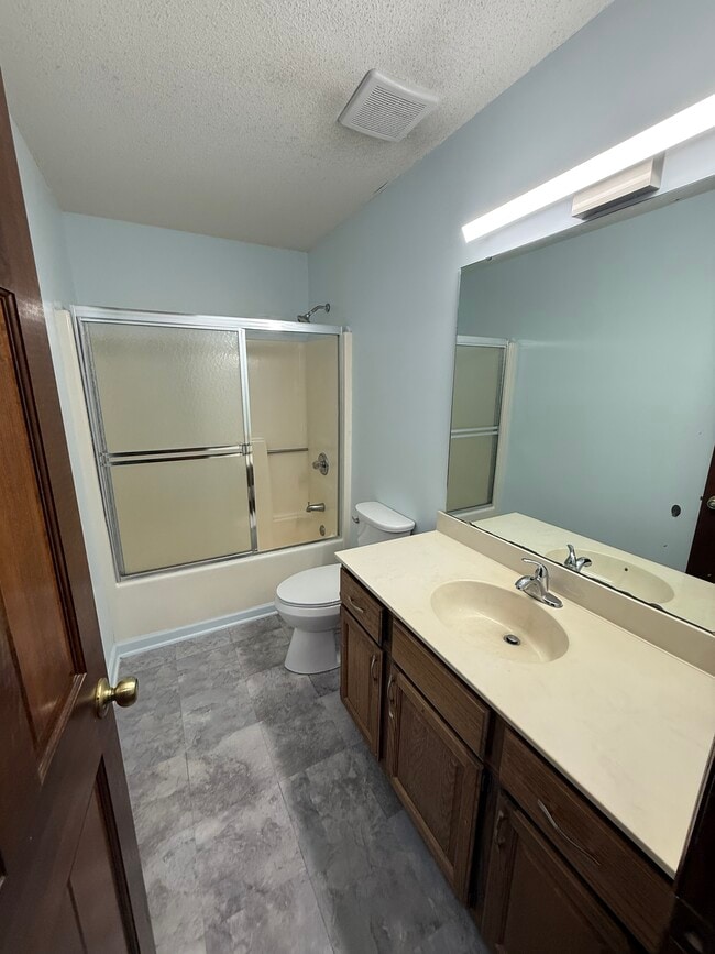 Building Photo - 4711 Highview Ct