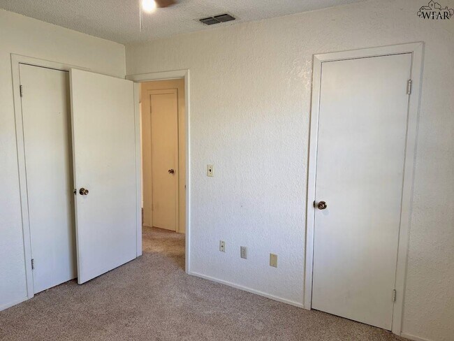 Building Photo - 1513 Hursh Ave