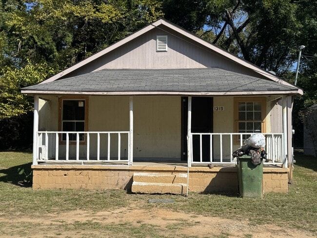 Primary Photo - 1319 Edgewood Ave