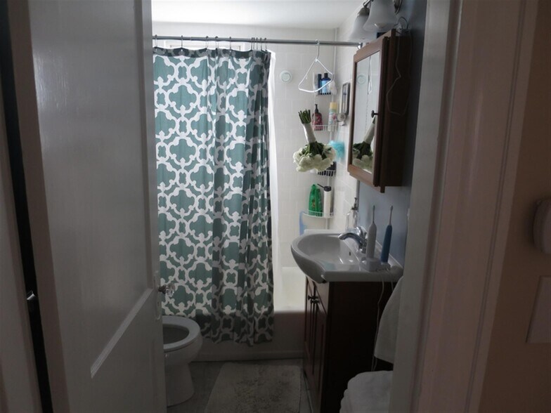 Building Photo - 12 Silvey Pl