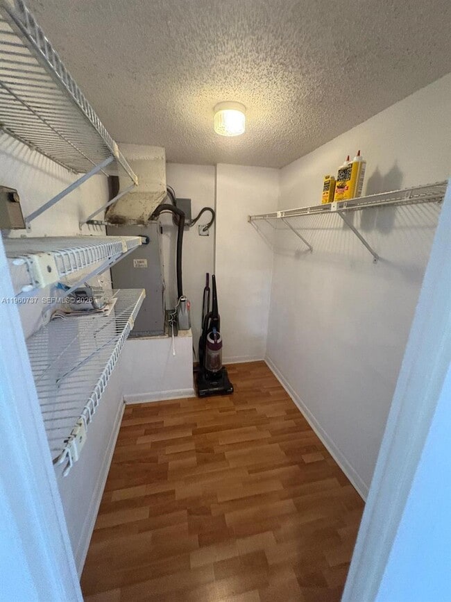 Building Photo - 900 NE 195th St