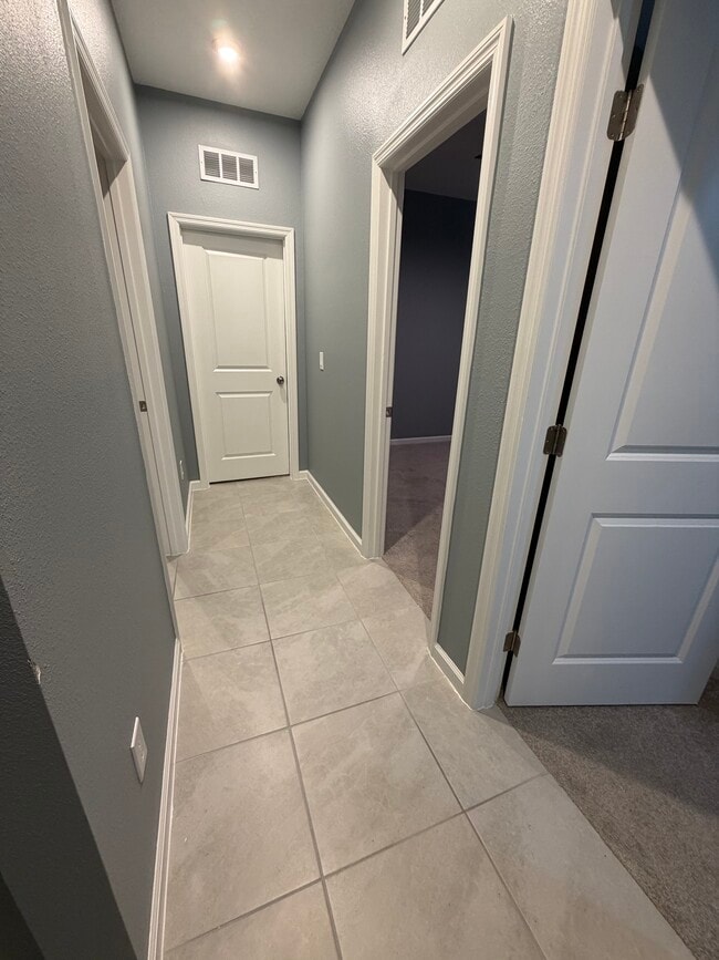 Building Photo - 882 Asterfield Ln