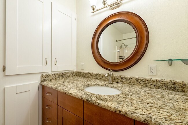 Building Photo - Stunning 2 Bedrooms, 2 Bathrooms in Quail ...