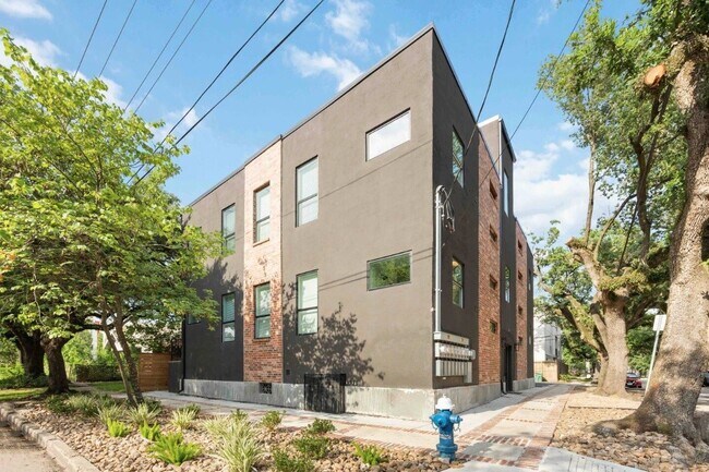 Building Photo - 214 Welch St