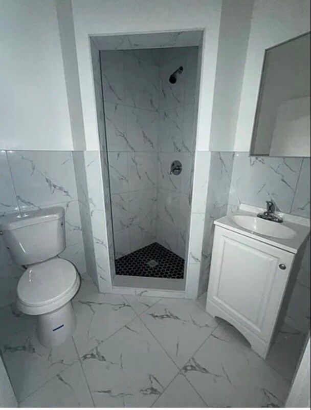 Building Photo - 25 Riverview Pl