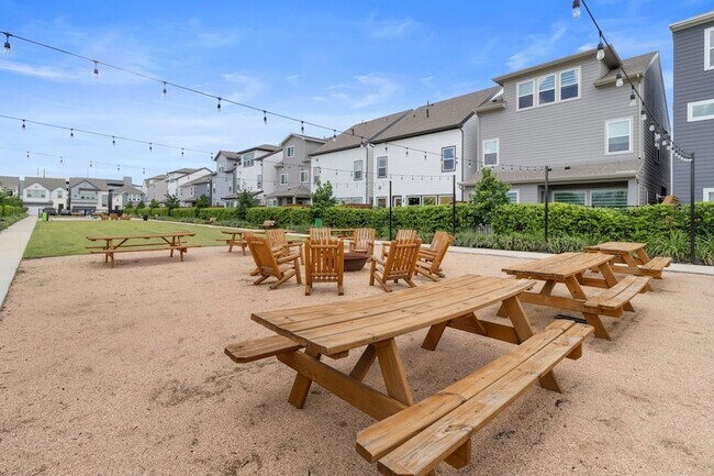 Building Photo - 16030 Mason Run Dr