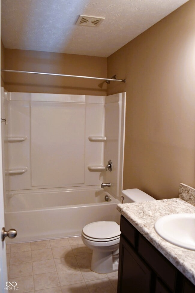 Building Photo - 2327 Creekland Dr