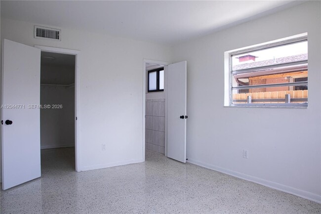 Building Photo - 1226 SW 30th Ave