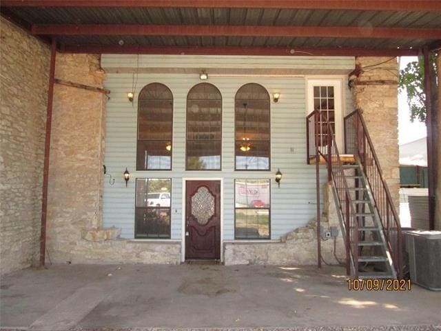 Building Photo - 122 S Main St