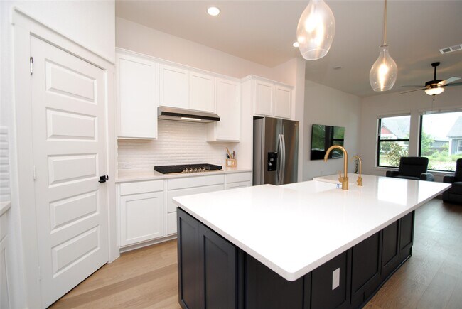 Building Photo - 18643 Parkland Row Dr