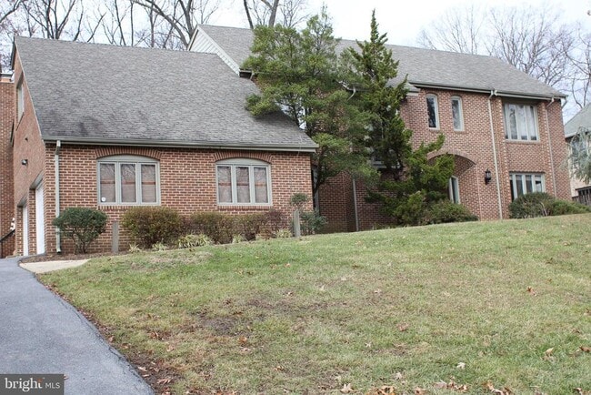 Primary Photo - 10208 Sorrel Ave