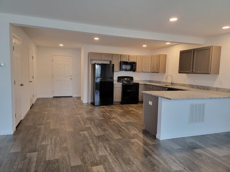 Building Photo - 149 Robert Cir