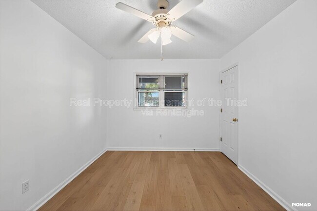 Building Photo - 201 Oakwood Ct