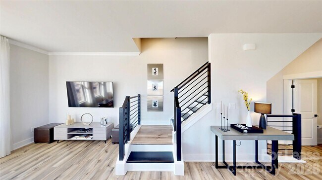 Building Photo - 3606 S Tryon St