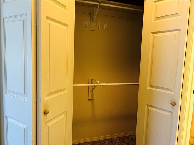 Building Photo - 15 Mills Dr