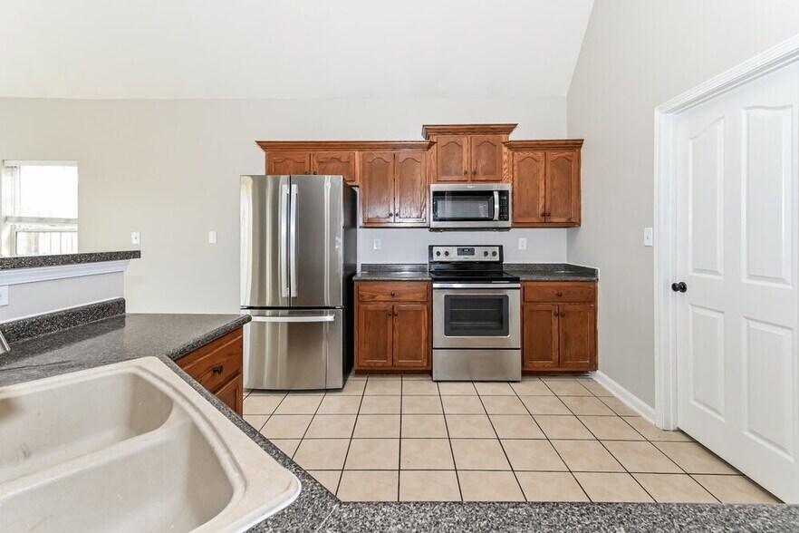 Building Photo - 2552 Pyramid Dr