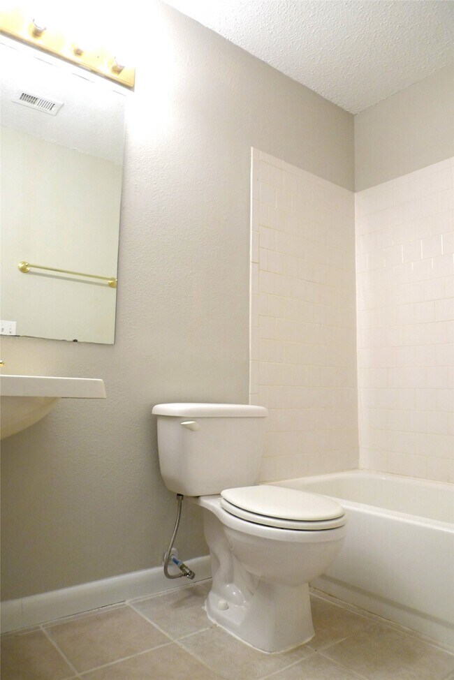 Building Photo - 5530 Santrey Dr