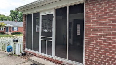 Building Photo - 504 E 64th St