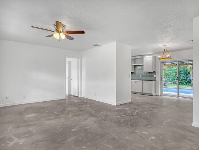 Building Photo - 9596 Richmond Cir