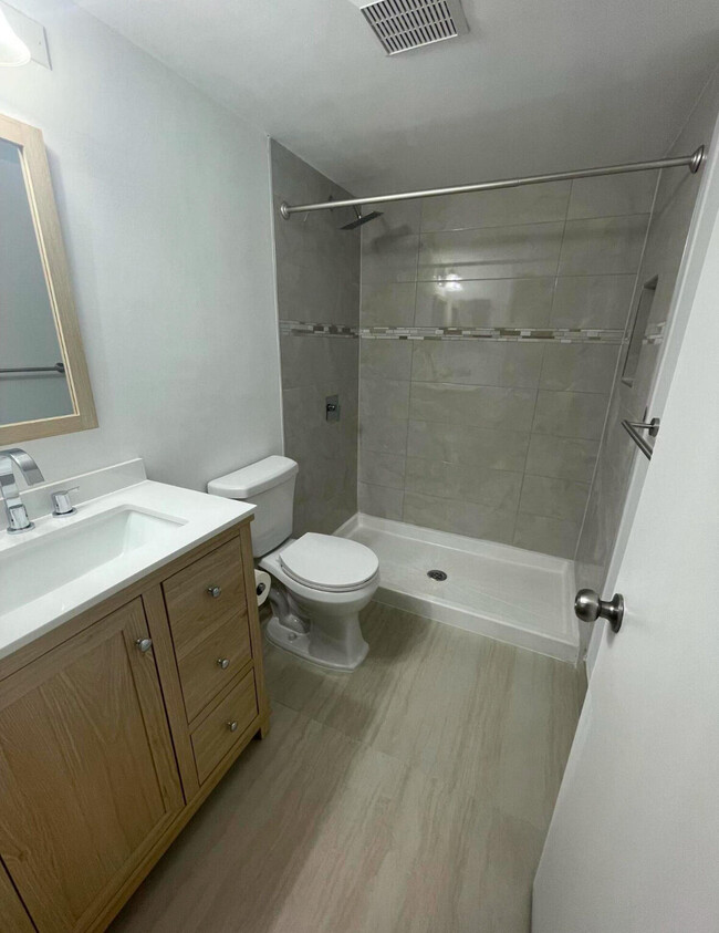 Building Photo - 205 Foxtail Dr