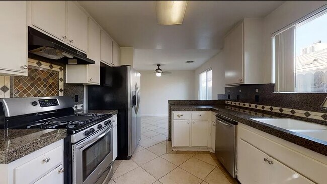 Building Photo - 51740 Avenida Carranza