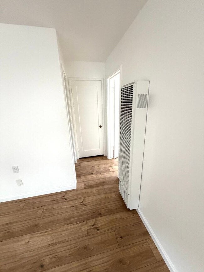 Building Photo - Private & Cozy Detached ADU in South Tahoe Park!