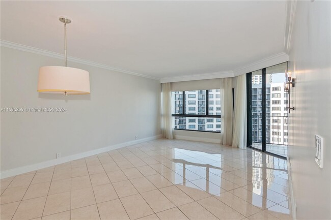 Building Photo - 520 Brickell Key Dr