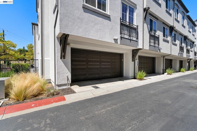 Building Photo - 7981 Bellina St