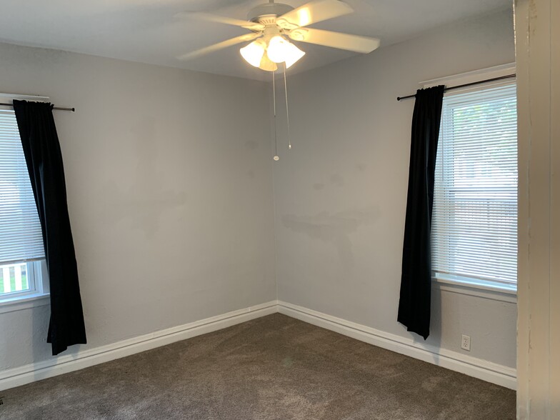 Building Photo - 2123 Lilly Ave