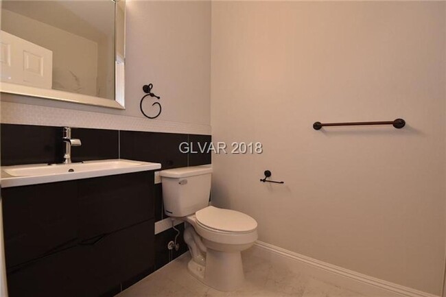 Building Photo - Live In The Heart Of Summerlin 2 Bed 2 Bat...
