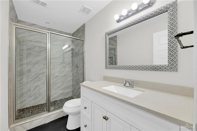 Building Photo - 308 N 17th St