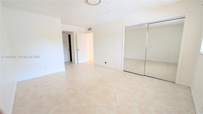 Building Photo - 3090 N Course Dr