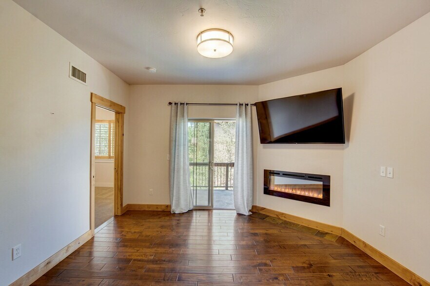 Building Photo - 5519 Lillehammer Ln