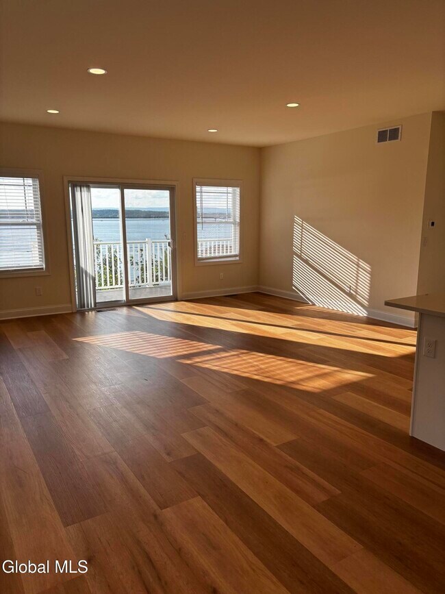 Building Photo - 544 NY-9P