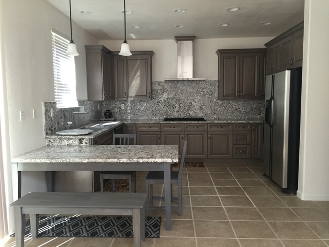 Building Photo - Model-Like Home in Folsom’s Premier Parkway Community