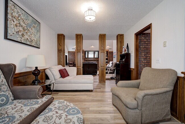 Building Photo - 1340 Bryant Cir