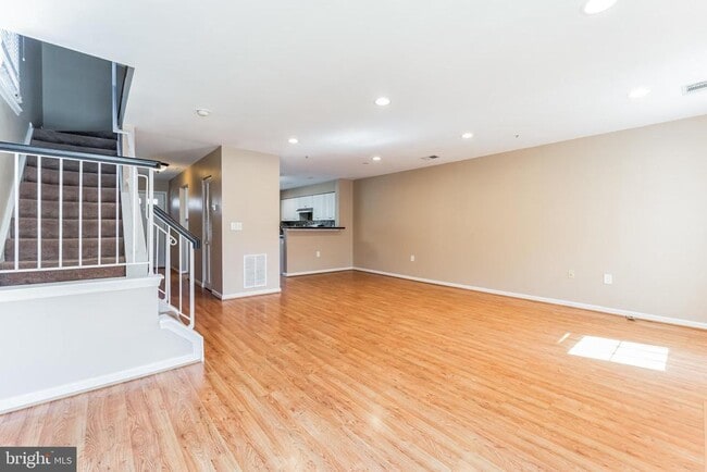 Building Photo - 1903 Pawlet Dr