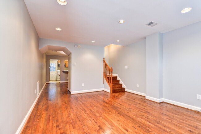 Building Photo - 1921 9 1/2 St NW