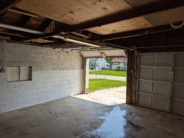 Building Photo - 925 Scott Rd