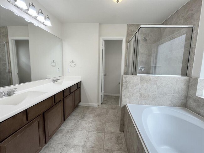 Building Photo - 14239 Oro Valley Dr