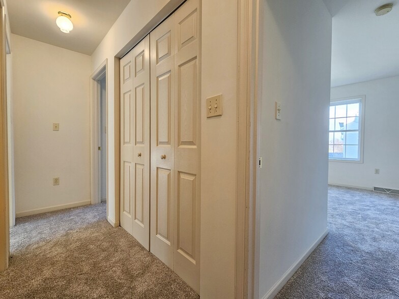 Building Photo - 107 Acorn Ln