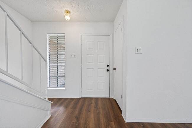 Building Photo - 11718 Inga Ln