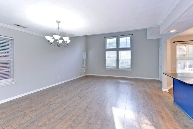 Building Photo - Nicely Updated Condo in Great Neighborhood