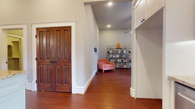 Building Photo - 1708 Shearn St