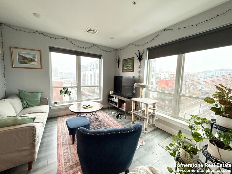 Building Photo - 40 B St