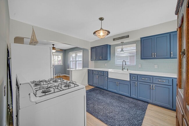 Building Photo - Charming Custom Home in Miller Beach!