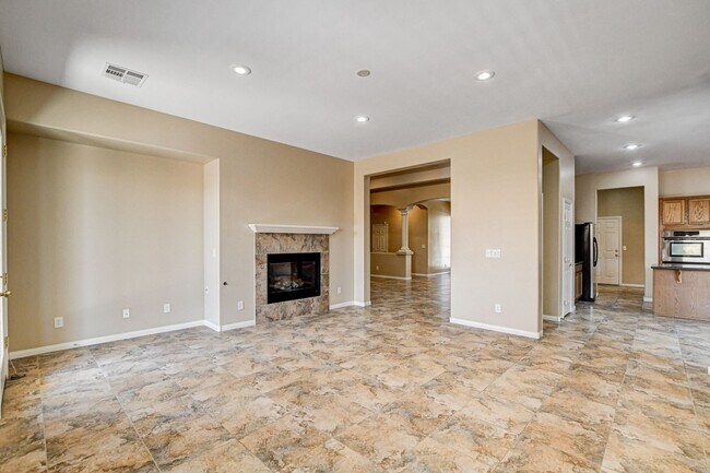 Building Photo - 4 Bedroom Single Story in Mountains Edge